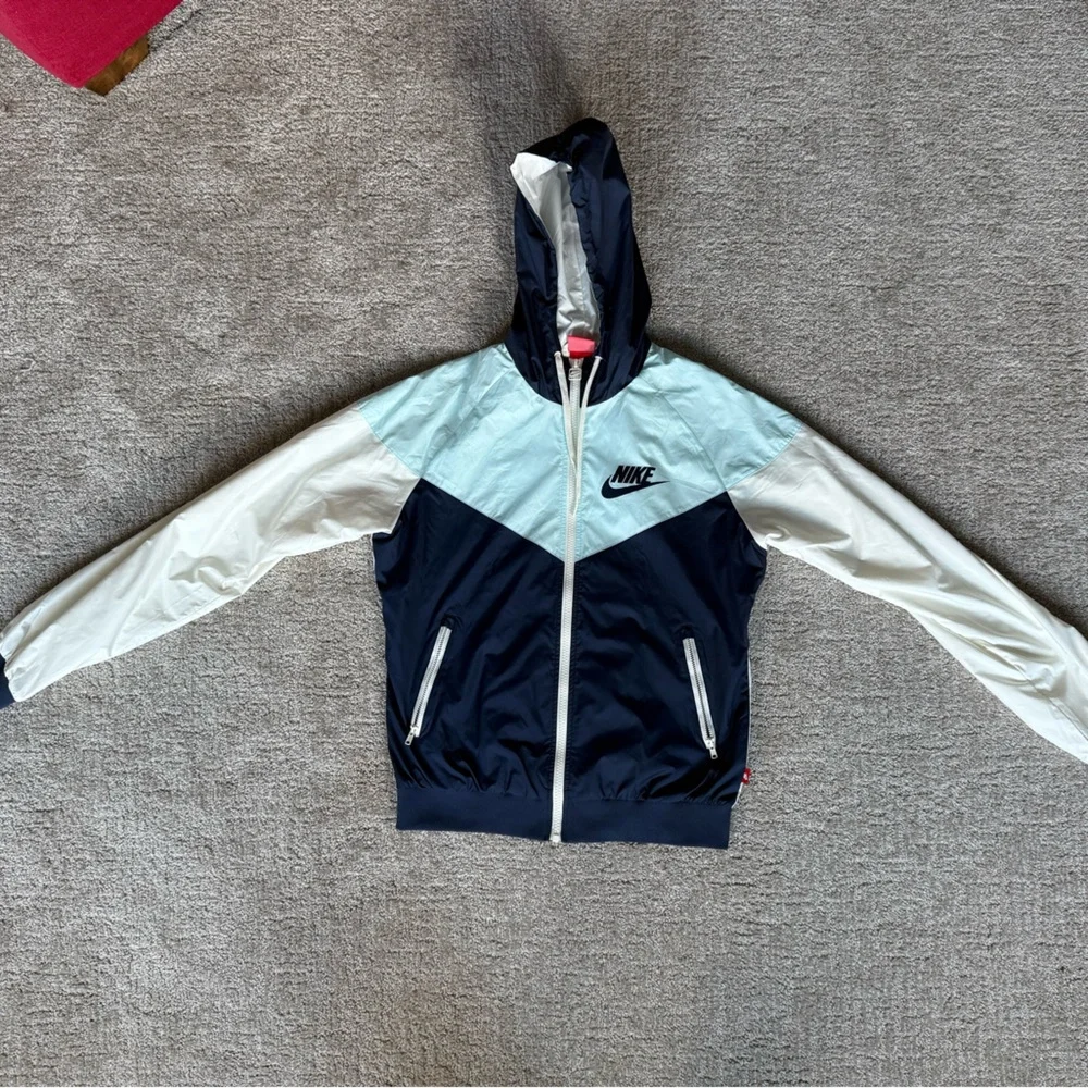 Nike Colorblock Windbreaker Jacket in Navy, Light Blue & White